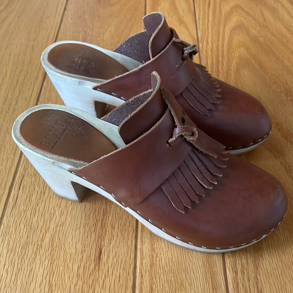 Bryr Clogs - Penny with kilt